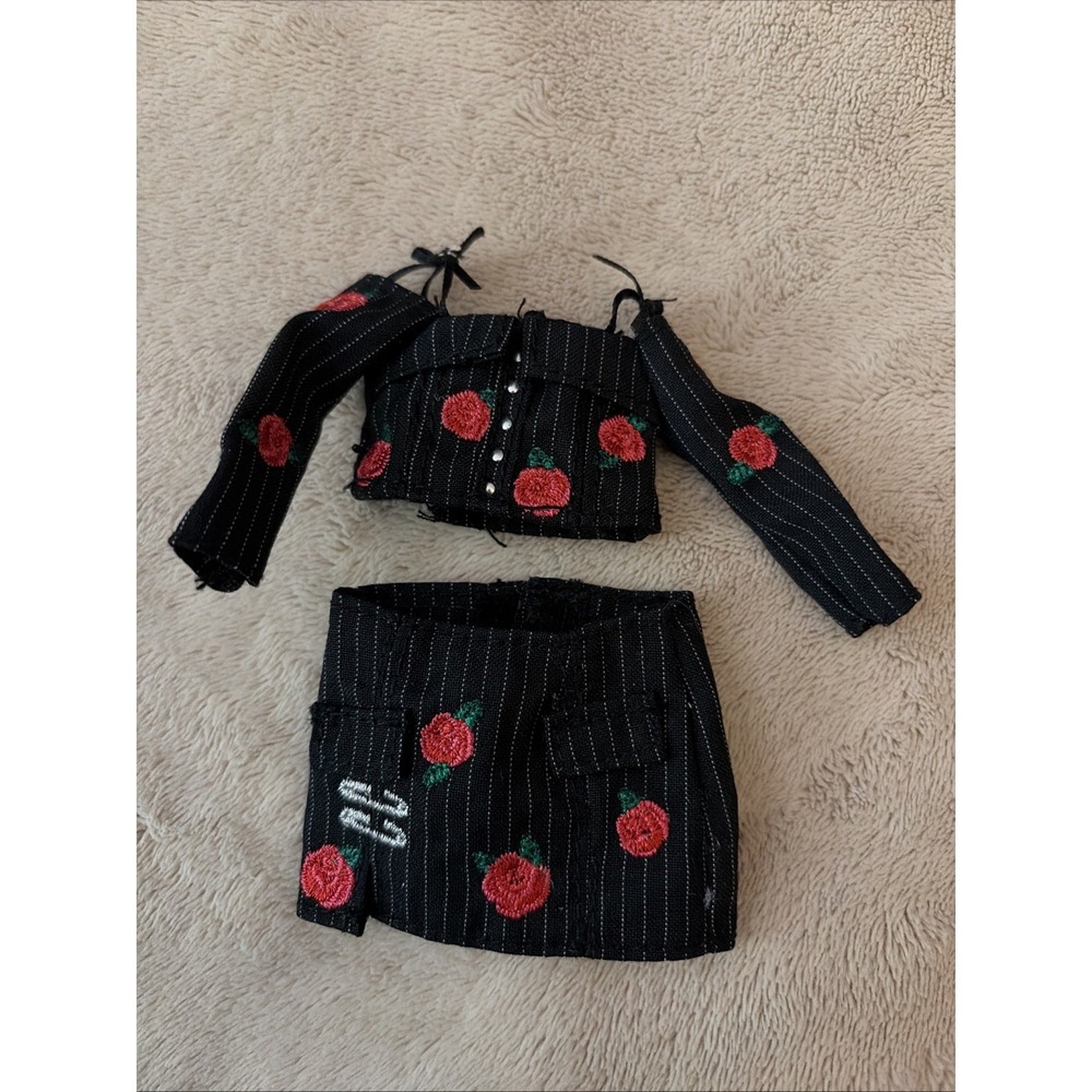 Rainbow High Daria Roselyn Doll - Rose Outfit Clothes Top Skirt Accessories